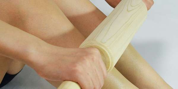 массаж скалкой передней части ног