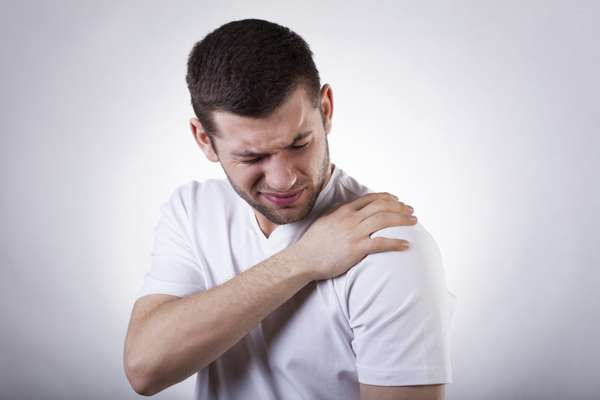 Болевой синдром при растяжении связок плечевого сустава