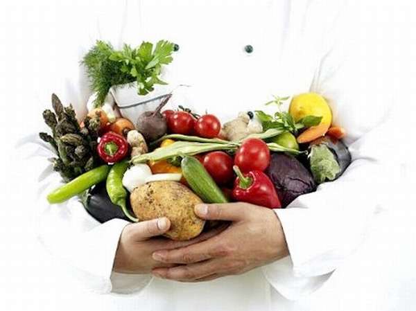 овощи в руках