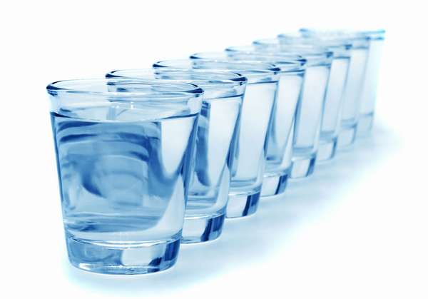 Выпивать ежедневно минимум 2 л воды