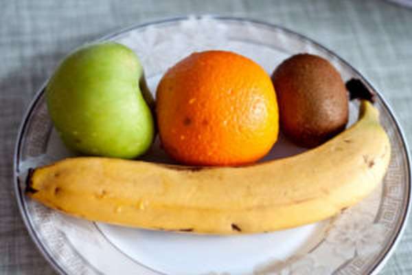 Мандарин 1 банан. Киви банан мандарин. Киви банан яблоко. Яблоко банан апельсин. Яблоки бананы мандарины.